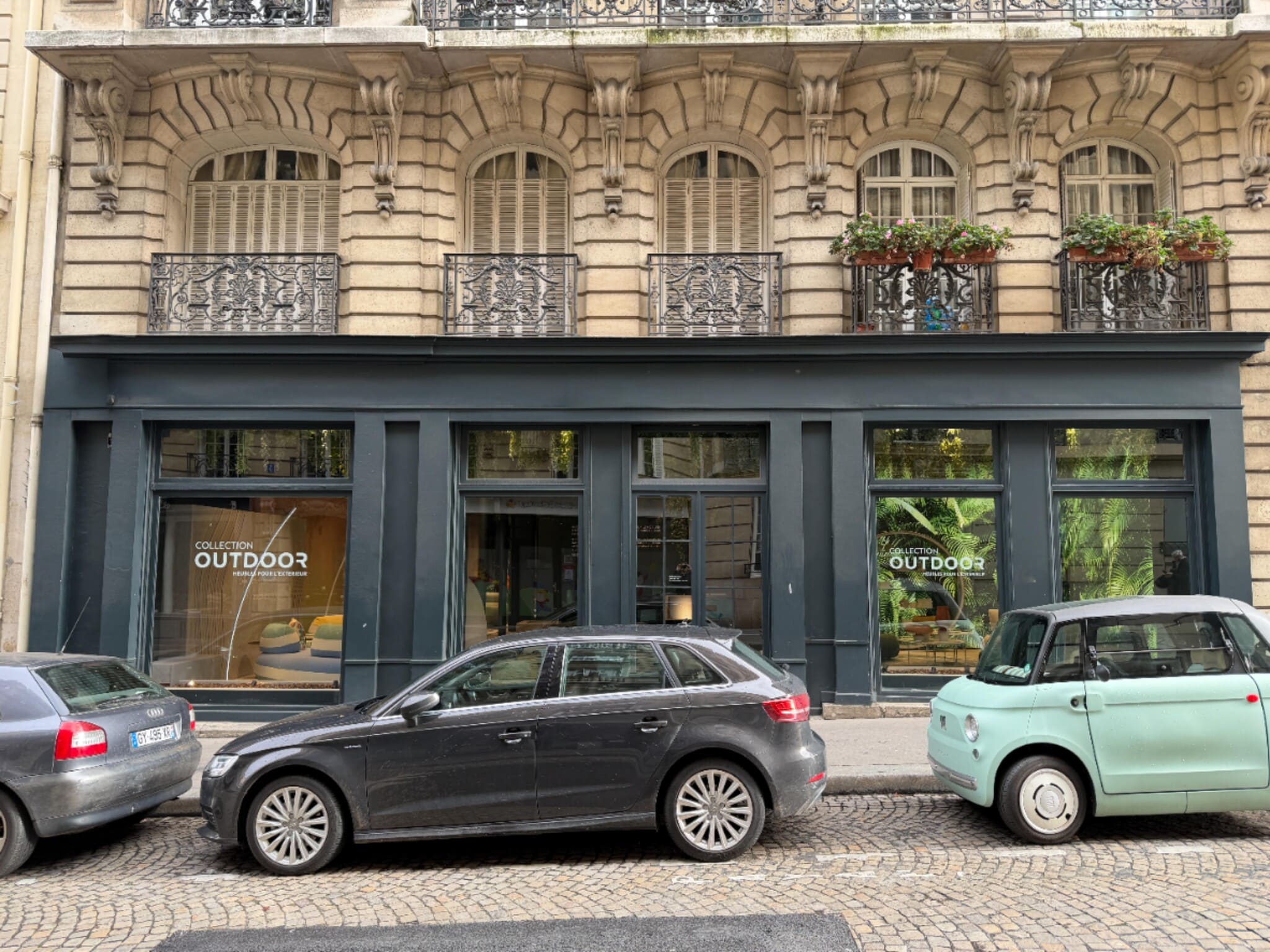 Retail in Paris for lease Interior Photo- Image 1 of 14