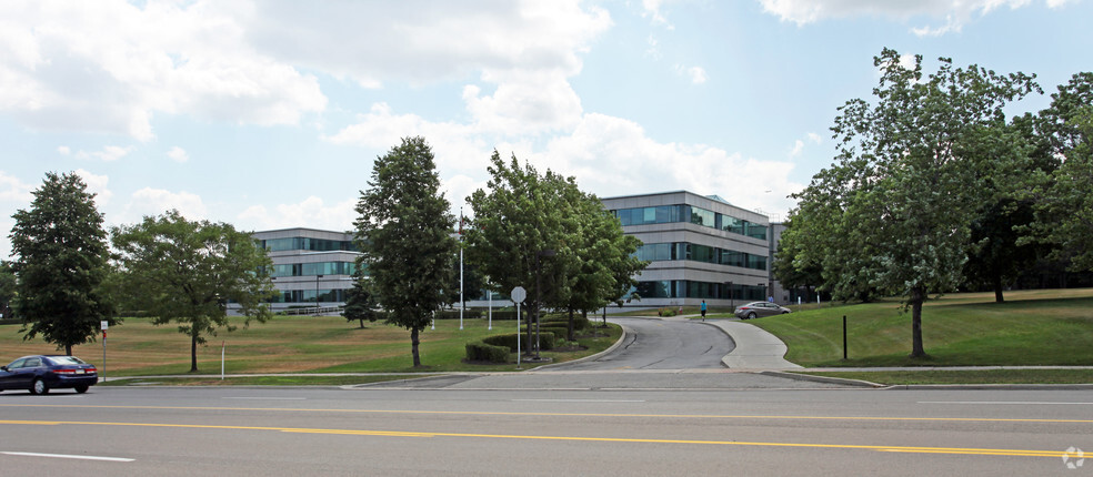 2300 Meadowvale Blvd, Mississauga, ON for lease - Building Photo - Image 2 of 5