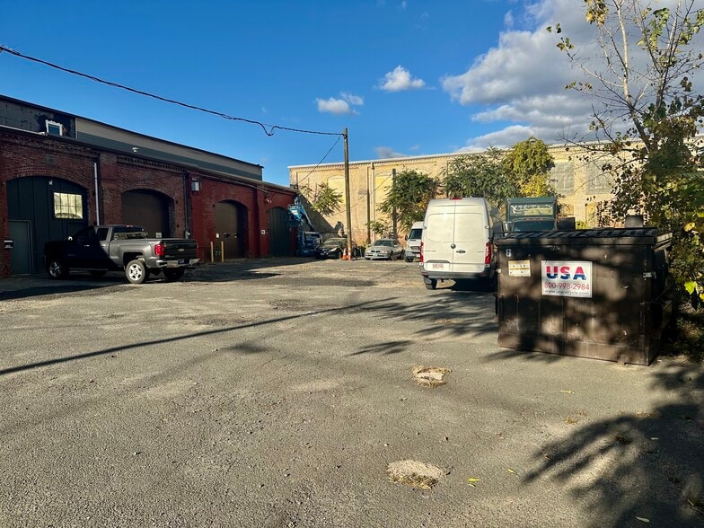 216-218 Day St, West Springfield, MA for lease - Building Photo - Image 2 of 2