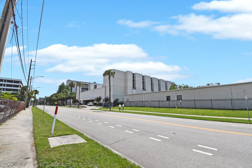 1951 Boulevard, Jacksonville, FL à vendre - Photo du bâtiment - Image 2 de 2