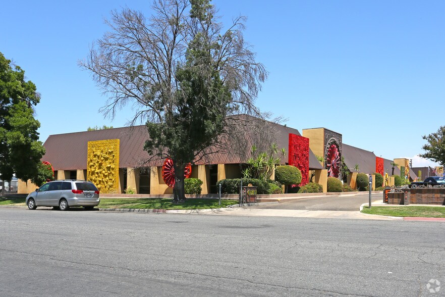 5661 E Shields Ave, Fresno, CA à louer - Photo principale - Image 2 de 19