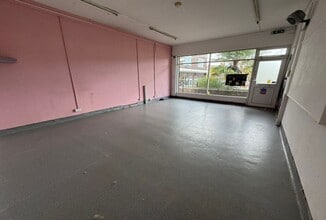 12-15 Andrew Pl, Newcastle Under Lyme for lease Interior Photo- Image 2 of 5