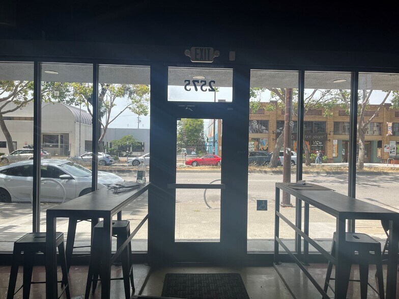 2575 San Pablo Ave, Berkeley, CA à vendre - Photo du bâtiment - Image 2 de 23