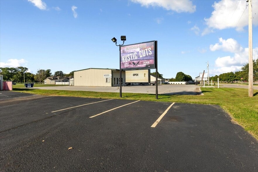 501 Veterans Memorial Hwy, Council Bluffs, IA for sale - Building Photo - Image 2 of 35