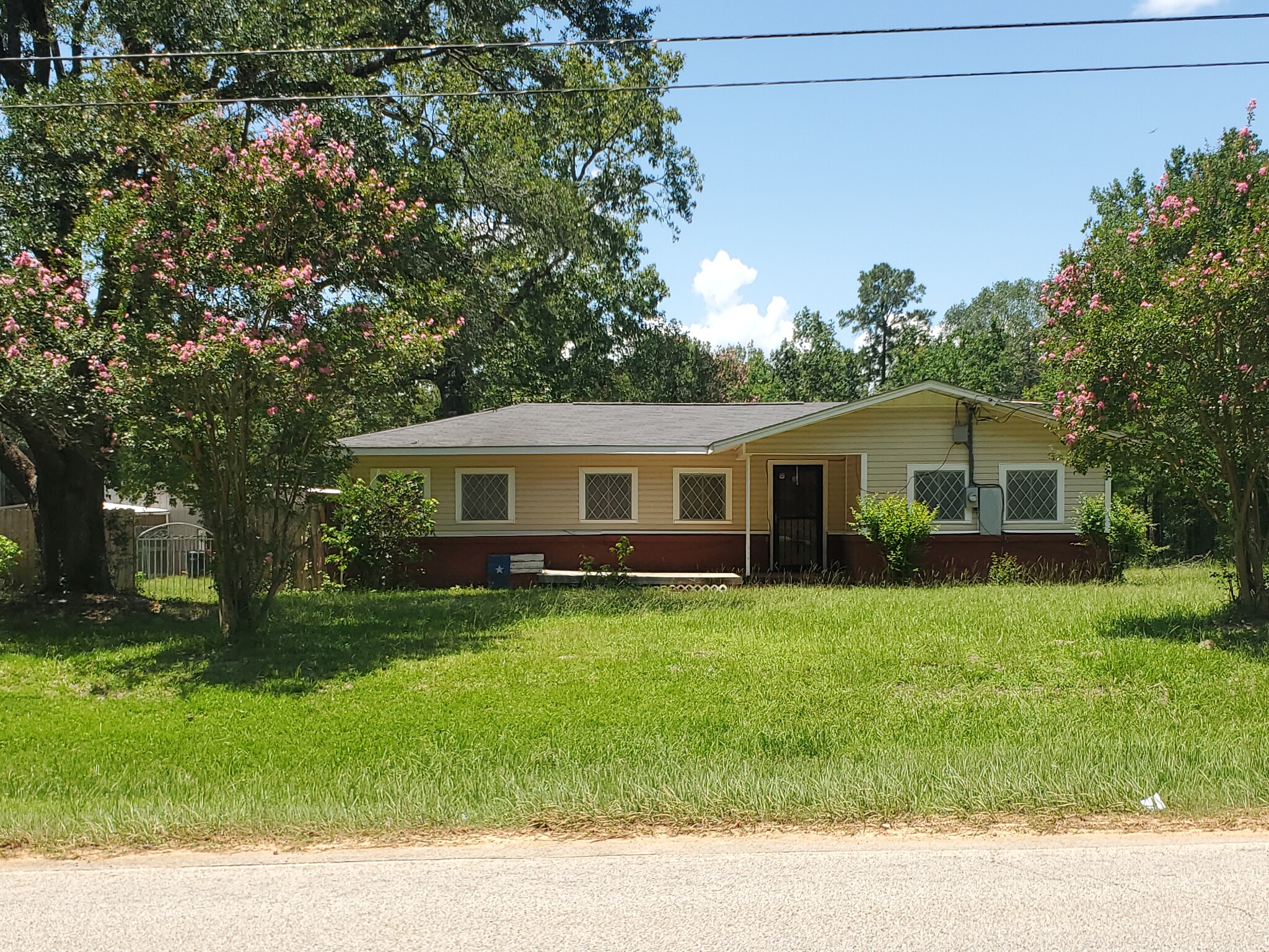 12021 Old Montgomery Rd, Willis, TX à louer Photo du bâtiment- Image 1 de 11