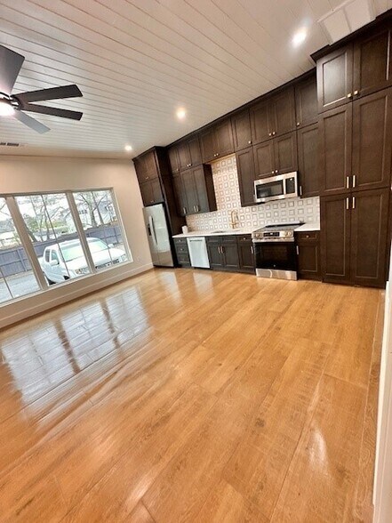 418 N Main St, Alpharetta, GA à louer - Photo du bâtiment - Image 2 de 4