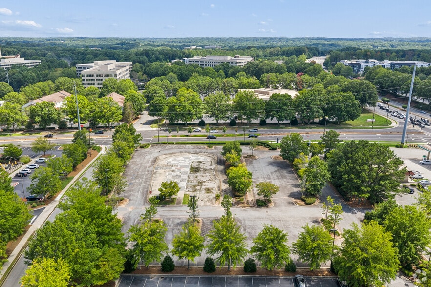 11556 Rainwater Dr, Alpharetta, GA for sale - Building Photo - Image 3 of 23