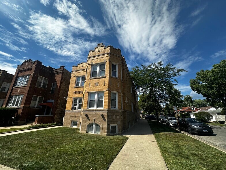 3100 N LeClaire Ave, Chicago, IL à vendre - Photo du bâtiment - Image 2 de 25