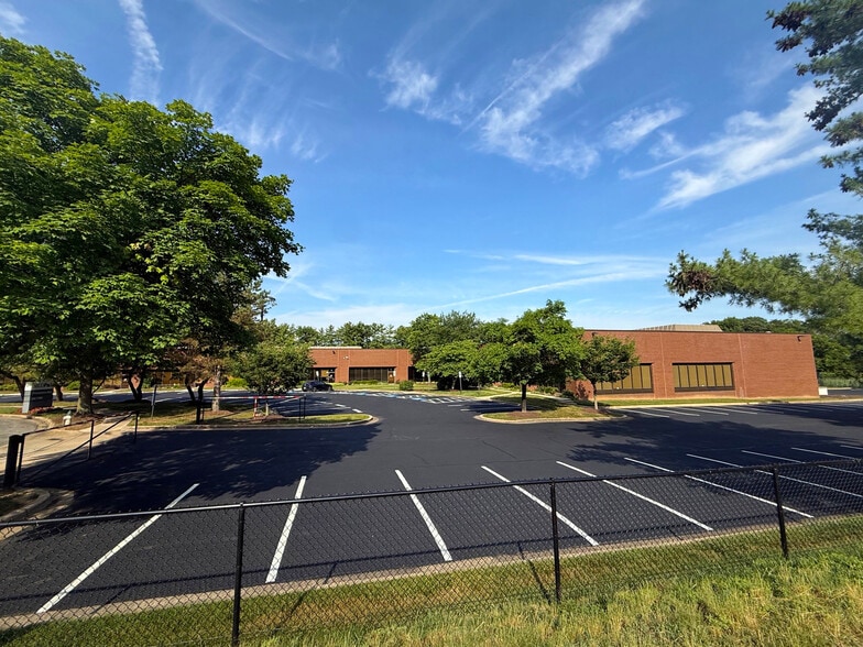 5200 Philadelphia Way, Lanham, MD for sale - Building Photo - Image 3 of 16