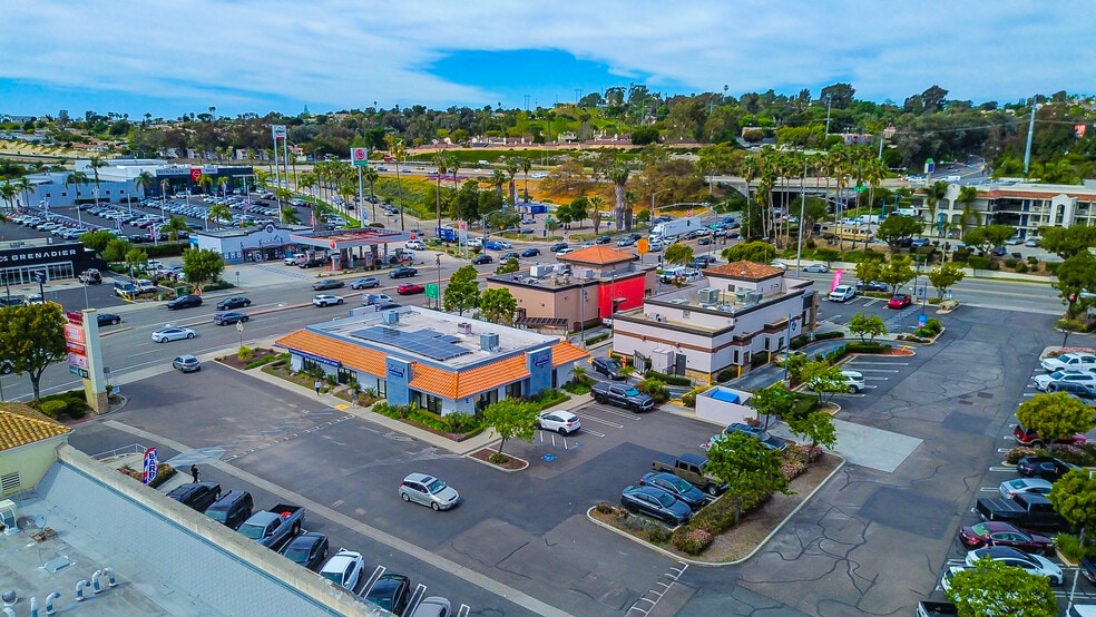 3502 College Blvd, Oceanside, CA à vendre - Photo du bâtiment - Image 2 de 8