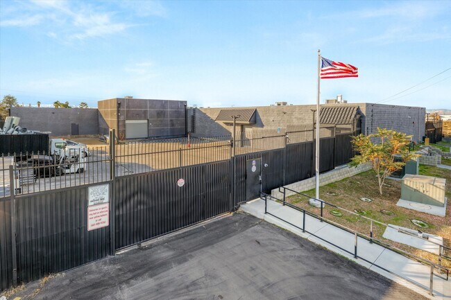 Plus de détails pour 44211 Yucca Ave, Lancaster, CA - Industriel à vendre