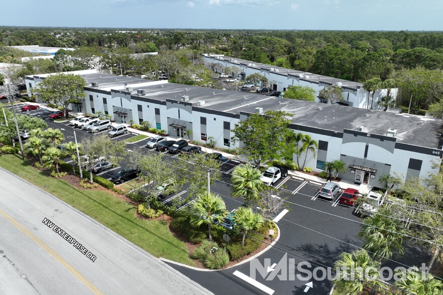 645 NW Enterprise Dr, Port Saint Lucie, FL for lease - Building Photo - Image 1 of 9
