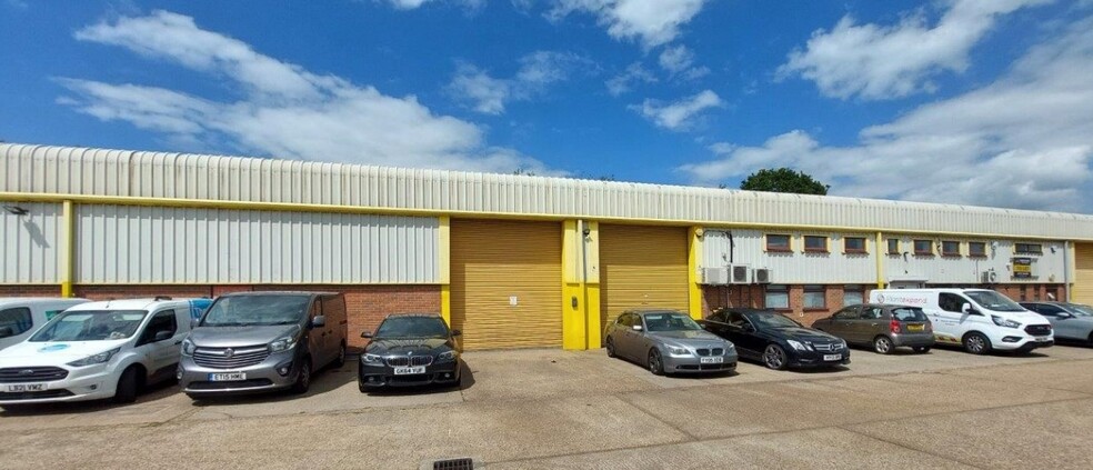 1 Buckingham Sq, Wickford for lease - Building Photo - Image 1 of 5