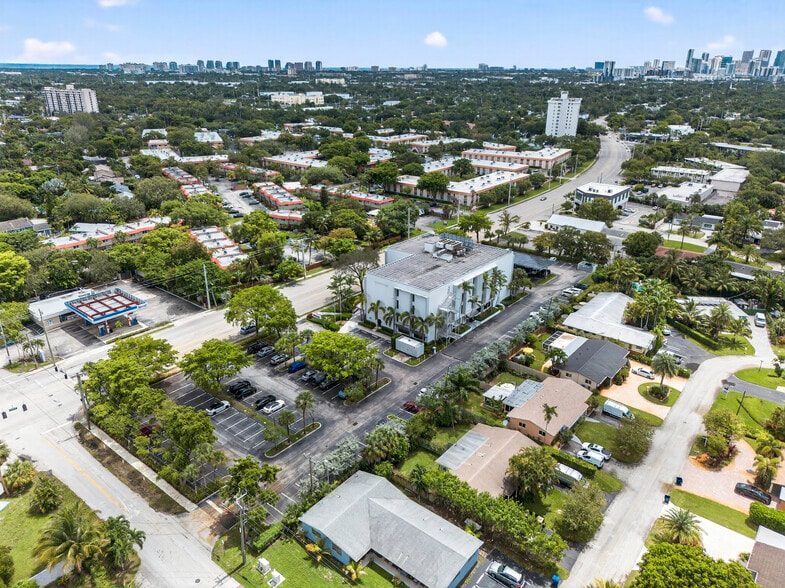 2101 N Andrews Ave, Fort Lauderdale, FL for lease - Building Photo - Image 3 of 17