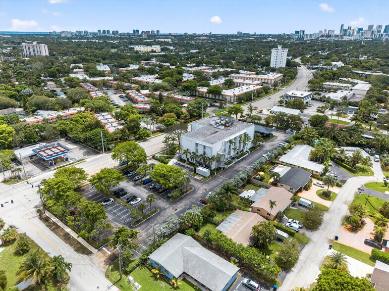 2101 N Andrews Ave, Fort Lauderdale, FL à louer - Photo du bâtiment - Image 3 de 42