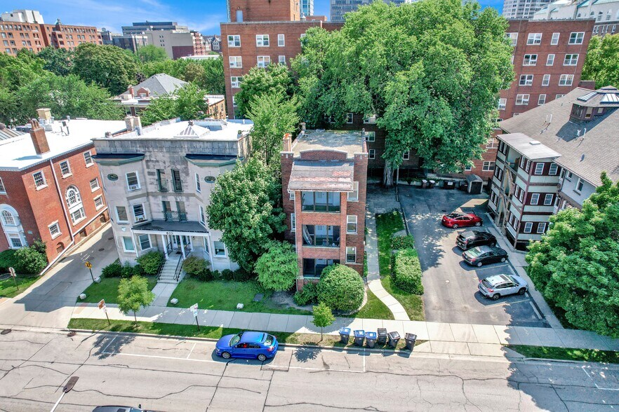 624 Clark St, Evanston, IL à vendre - Photo du bâtiment - Image 2 de 4