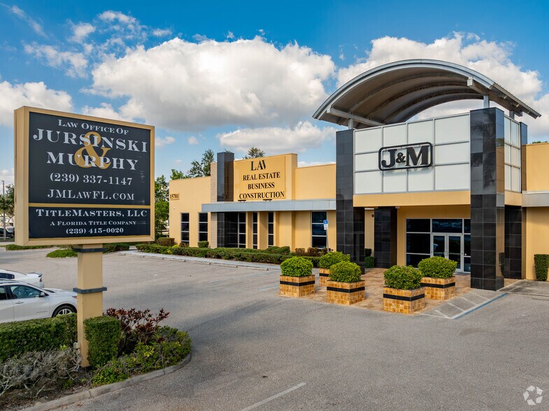 15701 S Tamiami Trl, Fort Myers, FL à louer - Photo du bâtiment - Image 2 de 11