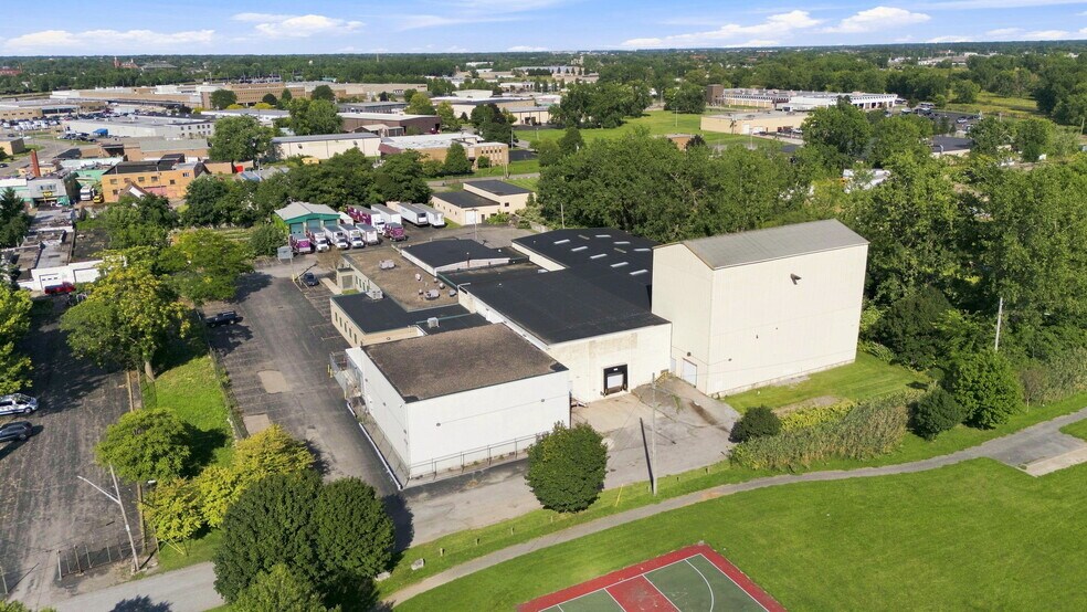 91 Holt St, Buffalo, NY à vendre - Photo du bâtiment - Image 2 de 57