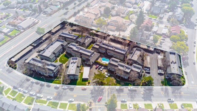 More details for 602-710 Wimbledon Dr, Lodi, CA - Multifamily for Sale