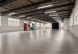 2 Hill Farm Avenure Close, Watford à louer Photo intérieure- Image 2 de 7