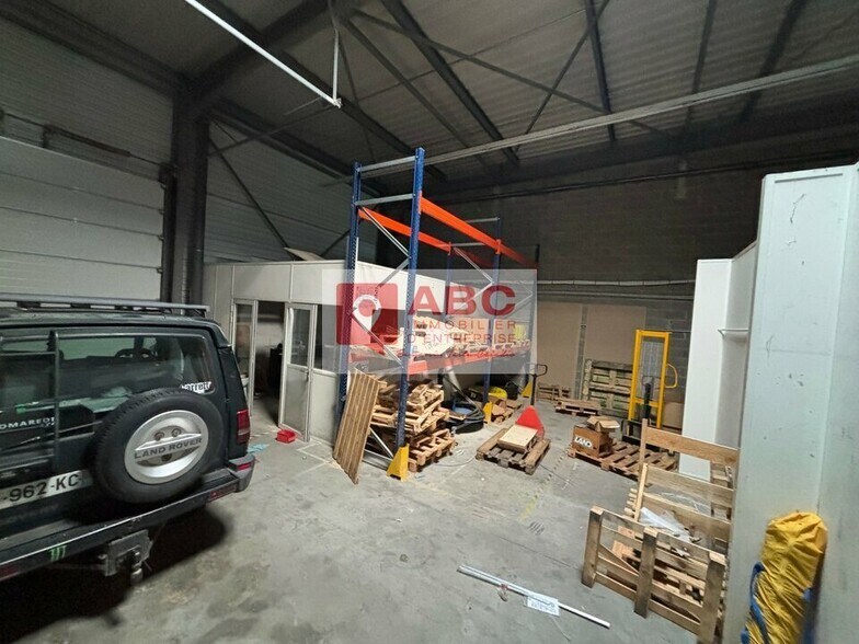 Flex in Montpellier for lease - Interior Photo - Image 2 of 5