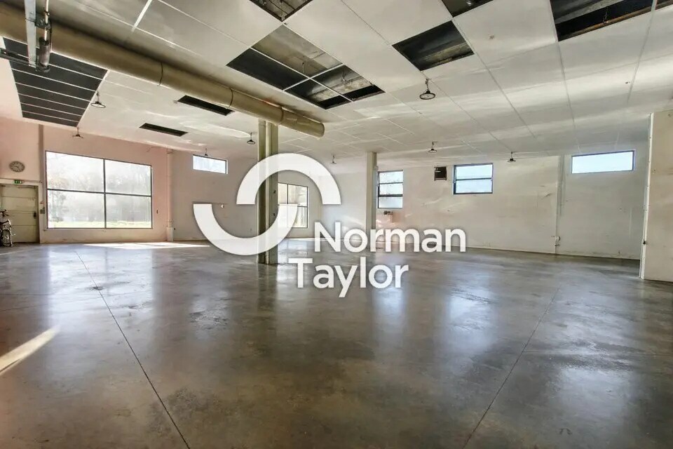 Flex in Bayonne for lease Interior Photo- Image 1 of 7