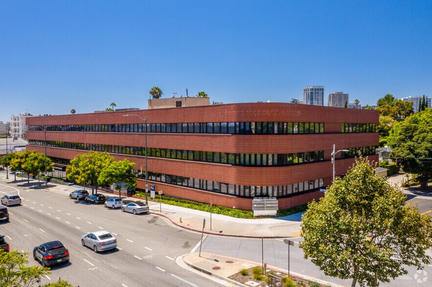 10351 Santa Monica Blvd, Los Angeles, CA à louer - Photo du bâtiment - Image 1 de 11