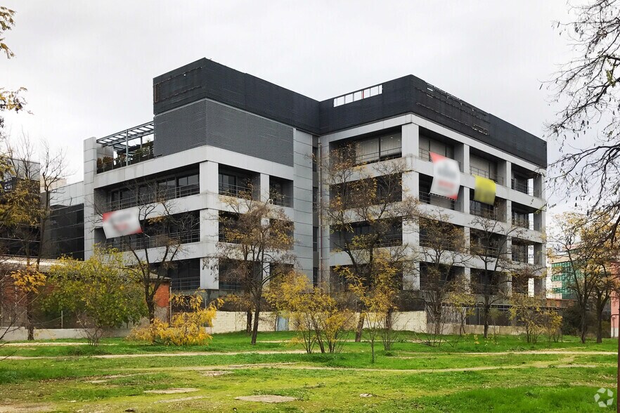 Calle Barbadillo, 4, Madrid, Madrid à louer - Photo du bâtiment - Image 3 de 5