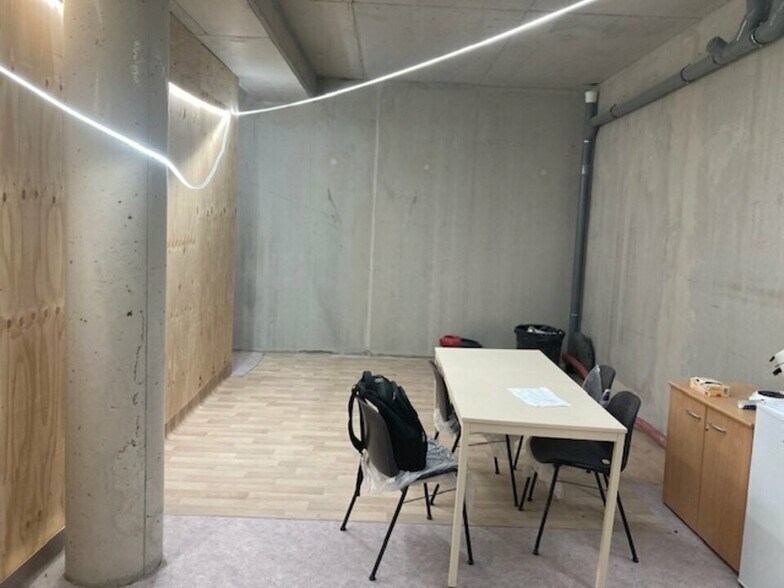 Retail in Courbevoie for sale - Interior Photo - Image 3 of 6