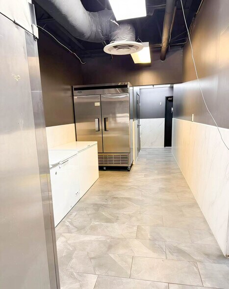 221 W Parker Rd, Plano, TX à louer - Photo du bâtiment - Image 2 de 6