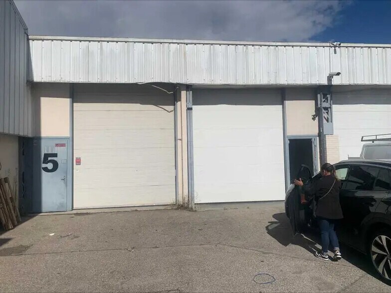 Flex in Vénissieux for lease - Building Photo - Image 1 of 9