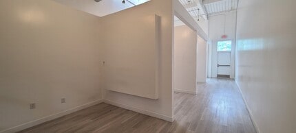 2195 Hyacinth St NE, Salem, OR for lease Interior Photo- Image 1 of 14