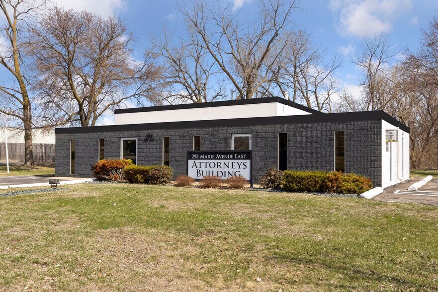 295 Marie Ave E, West Saint Paul, MN à vendre - Photo du bâtiment - Image 1 de 22