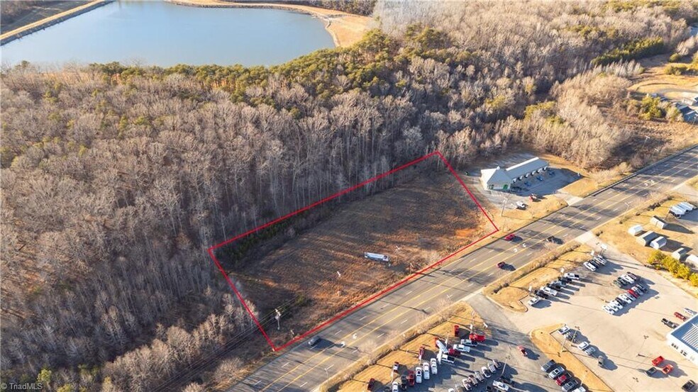 909 Van Buren Road, Eden, NC for sale - Primary Photo - Image 1 of 5