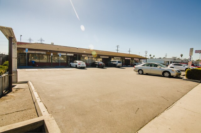 7600-7612 Katella Ave, Stanton, CA à louer - Photo du bâtiment - Image 3 de 15