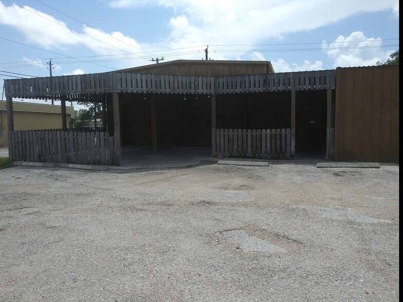 3723 Fm 646 Rd N, Santa Fe, TX à vendre - Photo du bâtiment - Image 2 de 12