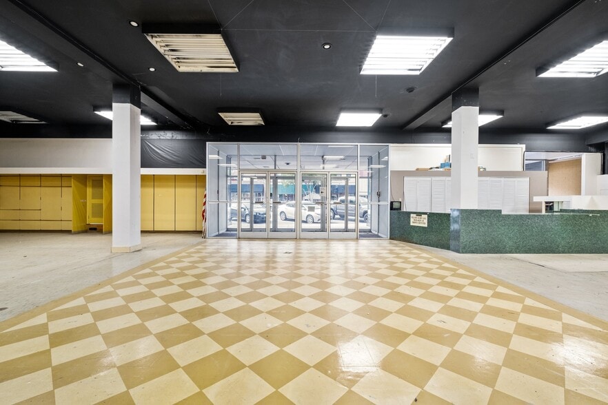 111 S Main St, Salisbury, NC for sale - Building Photo - Image 3 of 9