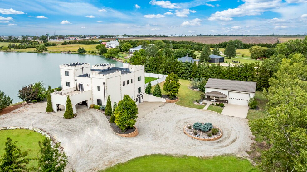 4122 186th Blvd, Russell, KS à vendre - Photo du bâtiment - Image 3 de 35