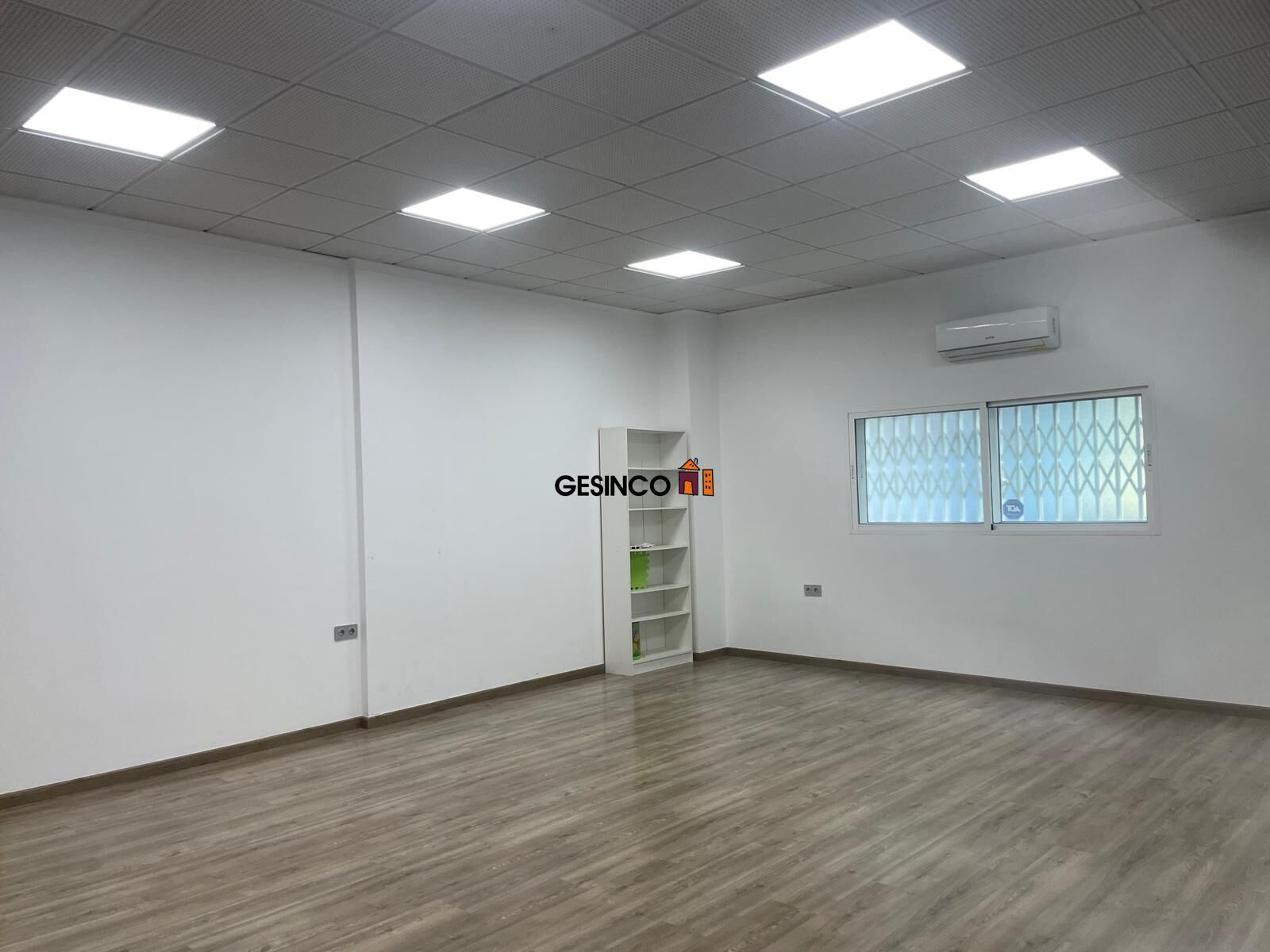 Retail in Xàtiva, Valencia for lease Interior Photo- Image 1 of 8