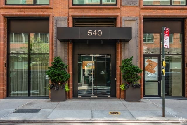 540 W 28th St, New York, NY à louer - Photo du bâtiment - Image 3 de 13