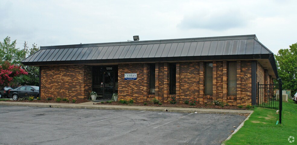 2611 Artie St SW, Huntsville, AL for lease - Building Photo - Image 2 of 14