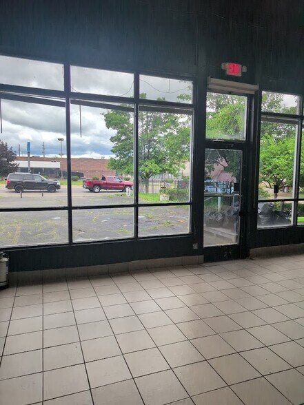 45788 Woodward Ave, Pontiac, MI à louer - Photo intérieure - Image 3 de 18