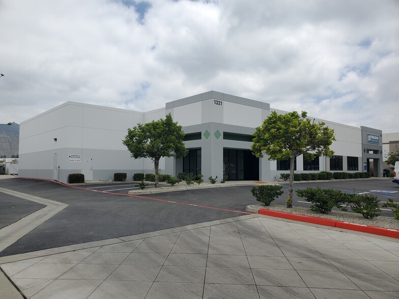 1321 W Foothill Blvd, Azusa, CA for lease - Building Photo - Image 2 of 3