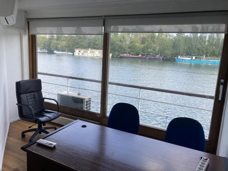 Office in Suresnes for lease - Building Photo - Image 1 of 15