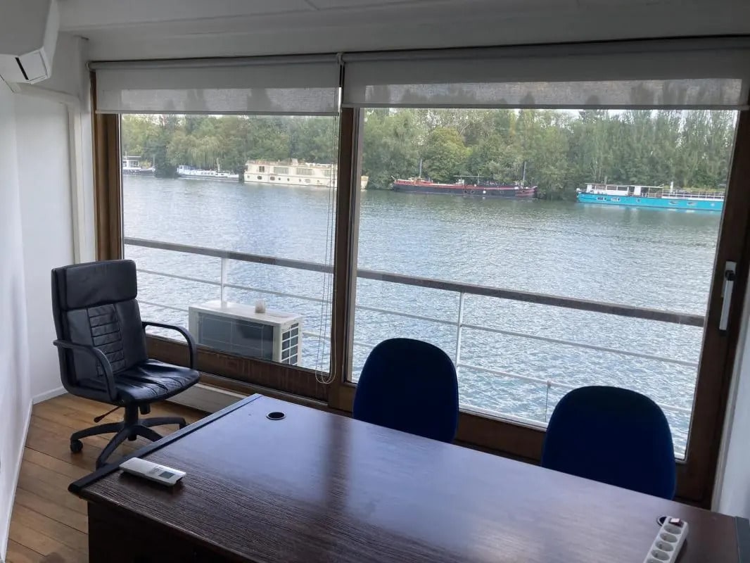 Office in Suresnes for lease Building Photo- Image 1 of 16