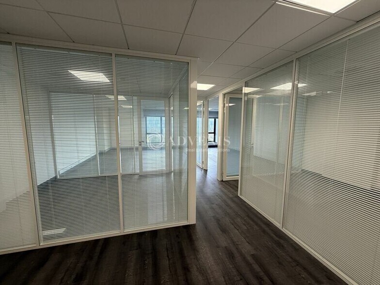 Office in Jossigny for lease - Interior Photo - Image 3 of 10
