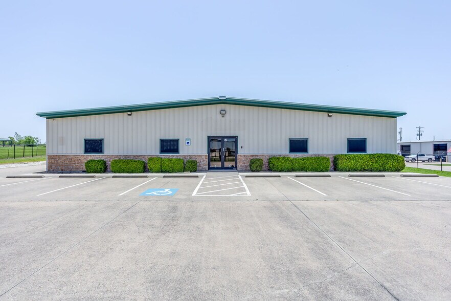 1916 Lone Star Rd, Mansfield, TX à louer - Photo du bâtiment - Image 2 de 15