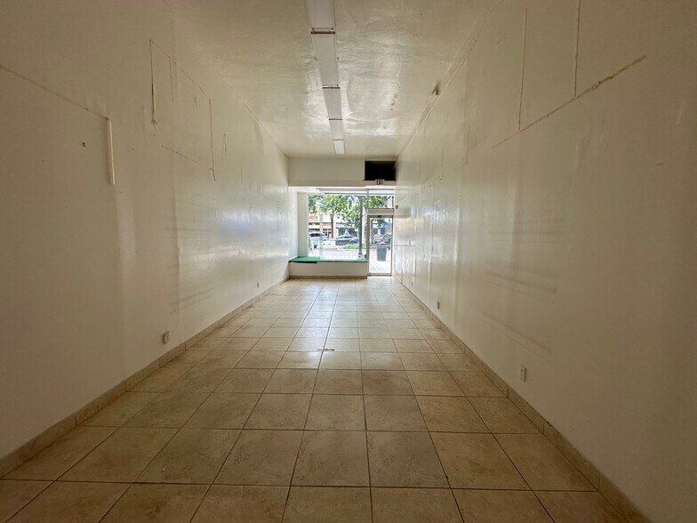 1932 Hollywood Blvd, Hollywood, FL à louer - Photo du bâtiment - Image 3 de 8