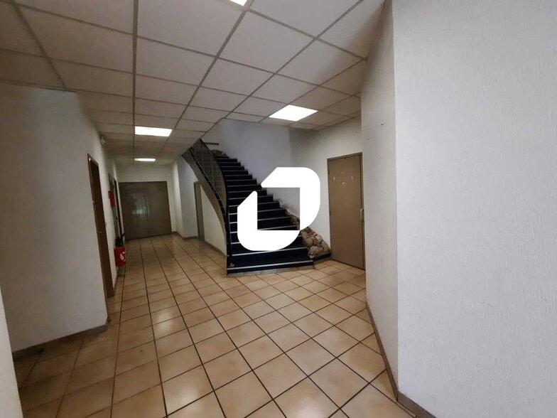 26 Avenue De La Baltique, Villebon-sur-Yvette à louer - Hall d’entrée - Image 2 de 11