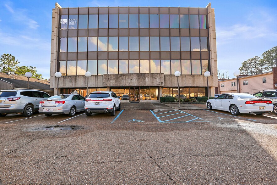 1755 Lelia Dr, Jackson, MS à louer - Photo du bâtiment - Image 2 de 2